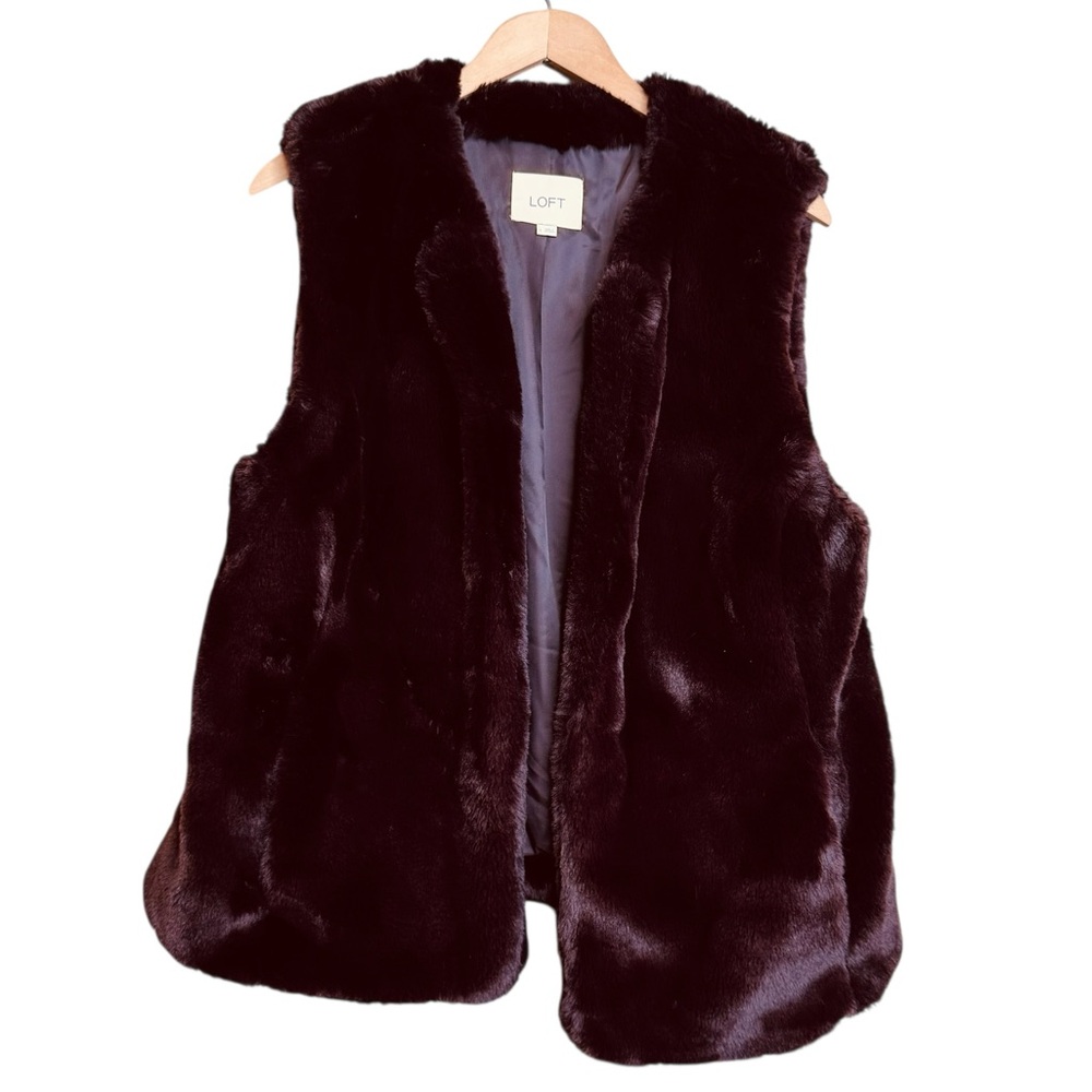 NWOT LOFT Ann Taylor Dark Plum SUPER SOFT SILKY Faux Fur Open Vest L